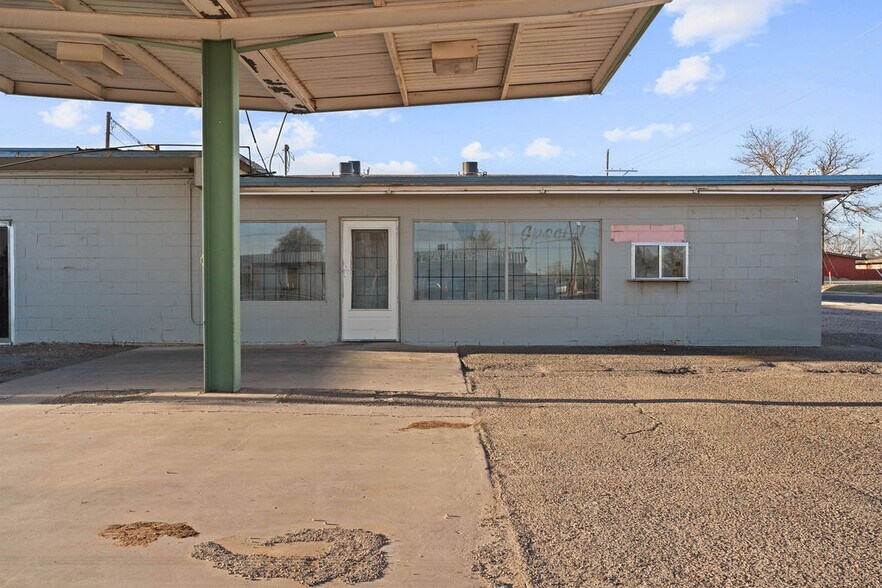 Primary Photo Of 2167 50th St, Lubbock Fast Food For Sale