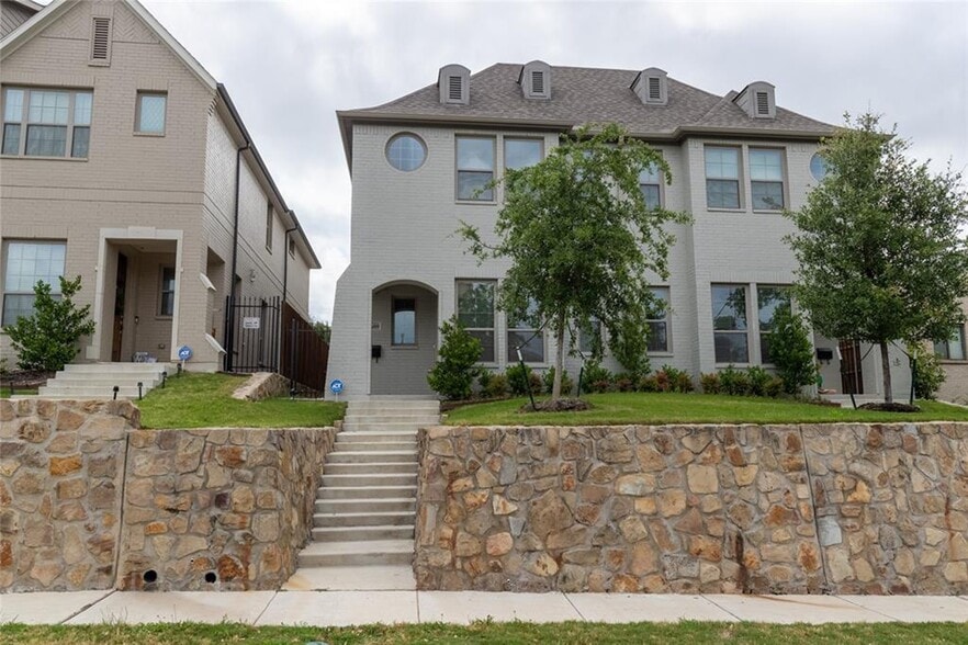 More Photos Of 2611 McCart Ave, Fort Worth Apartments For Sale