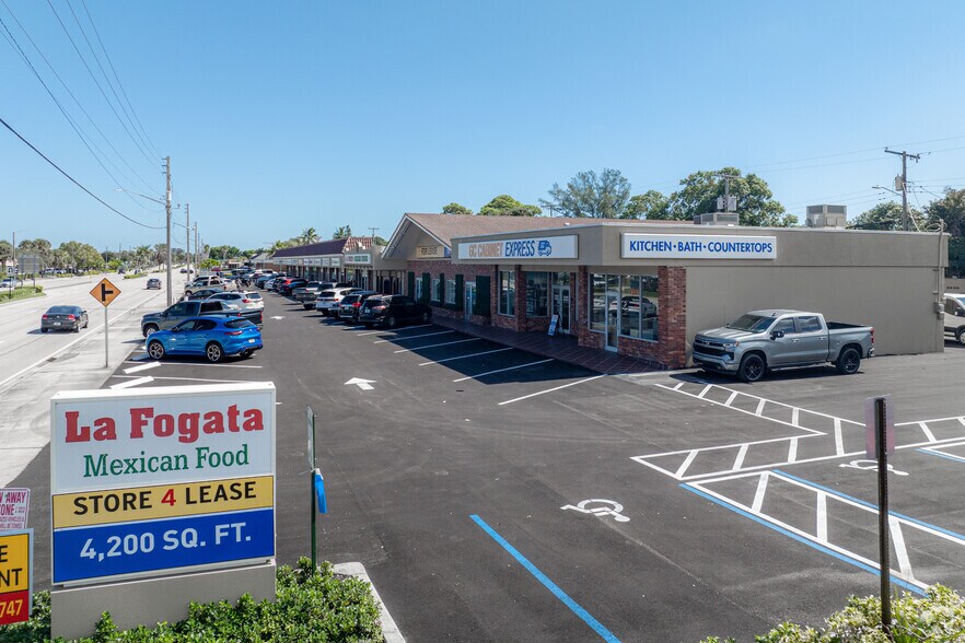 More Photos Of 900-932 Northlake Blvd, North Palm Beach Supermarket For Lease