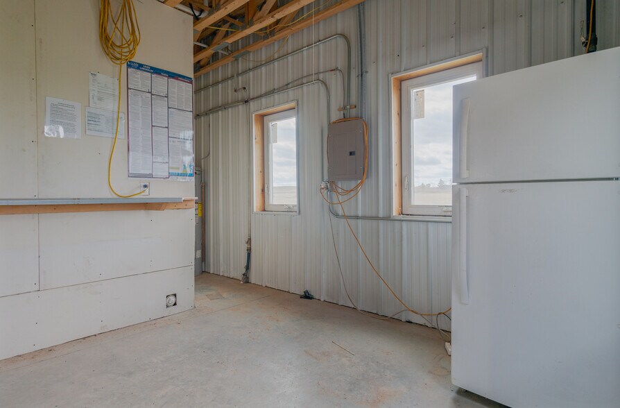 More Photos Of 10911 27J St SW, Dickinson Warehouse For Sale