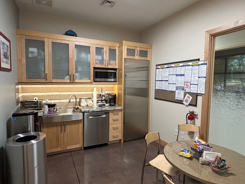 More Photos Of 4511 E Broadway Rd, Phoenix Warehouse For Sale
