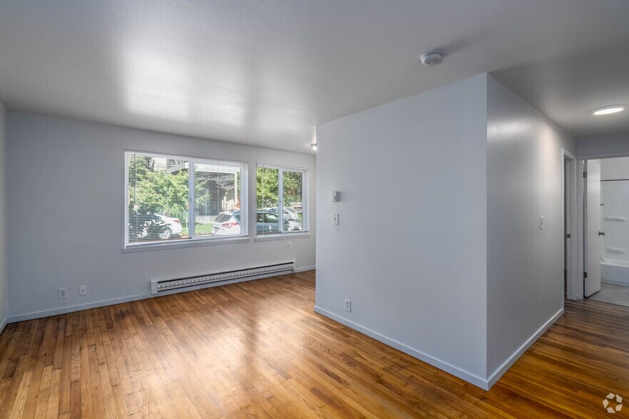 More Photos Of 512 5th Ave W, Seattle Apartments For Sale