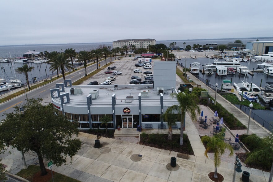 More Photos Of 350 E Seminole Blvd, Sanford Freestanding For Sale