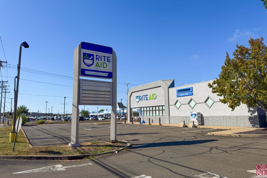 More Photos Of 10 Hemingway Ave, East Haven Drugstore For Sale