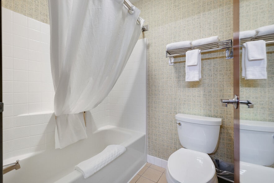 More Photos Of 1818 Basin St SW, Ephrata Hotel For Sale