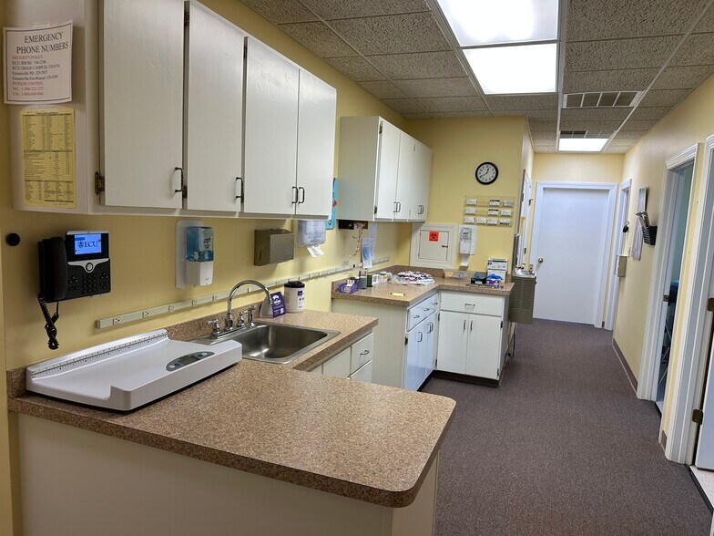 More Photos Of 2303 Executive Cir, Greenville Medical For Sale