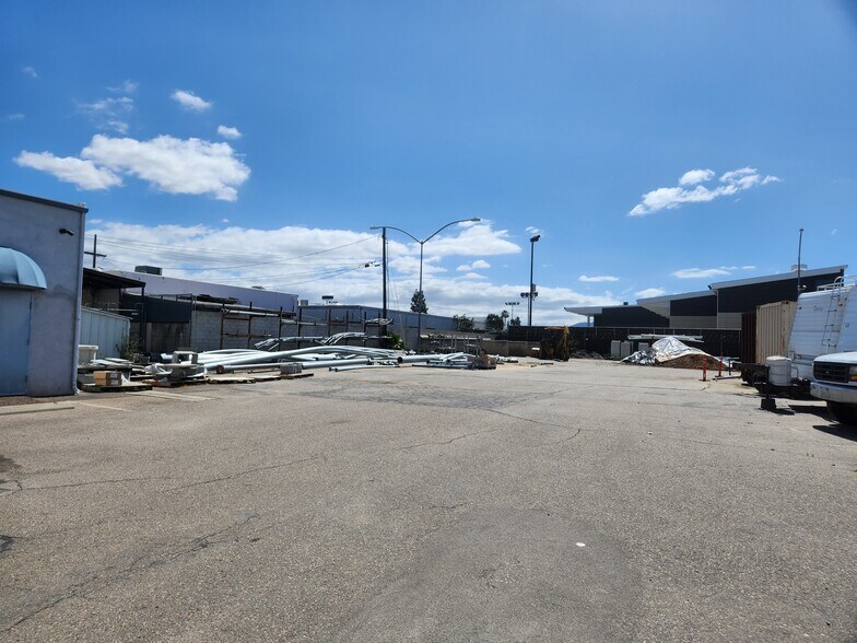 More Photos Of 1370 Pioneer Way, El Cajon Warehouse For Lease