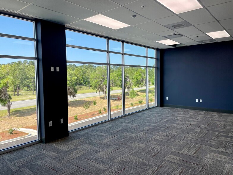 More Photos Of 528 Sunbury Rd, Midway Warehouse For Lease