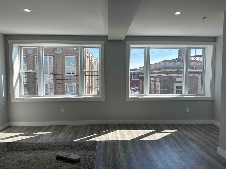 More Photos Of 12 Washington St, Biddeford Apartments For Sale