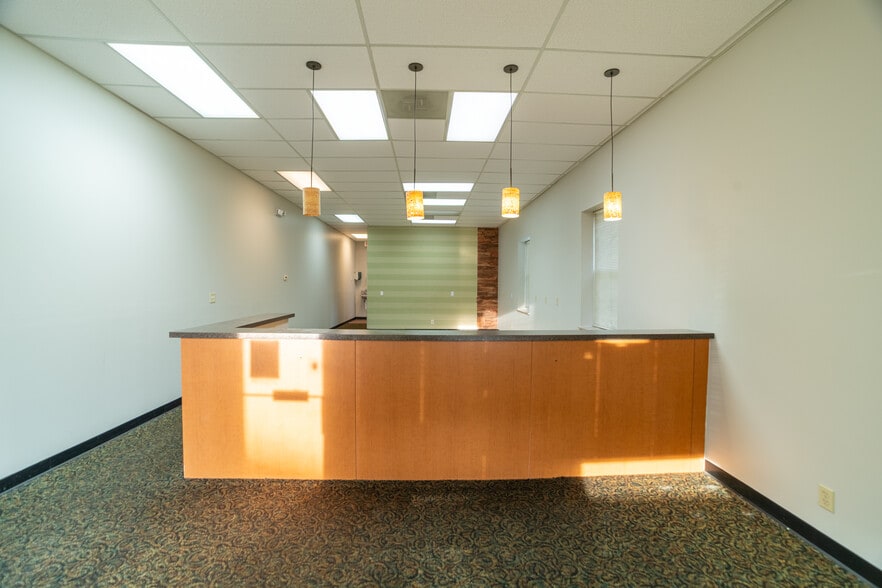 More Photos Of 3801-3837 Vaile Ave, Florissant General Retail For Lease