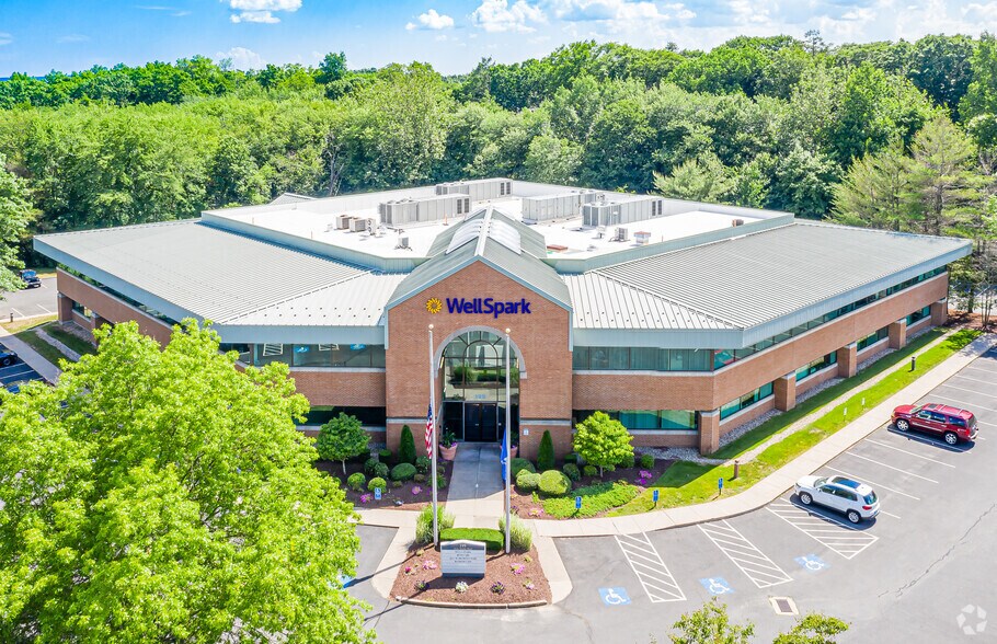 More Photos Of 195 Scott Swamp Rd, Farmington Office For Lease