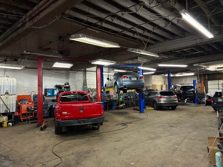 More Photos Of 12118 Lorain Ave, Cleveland Auto Repair For Lease