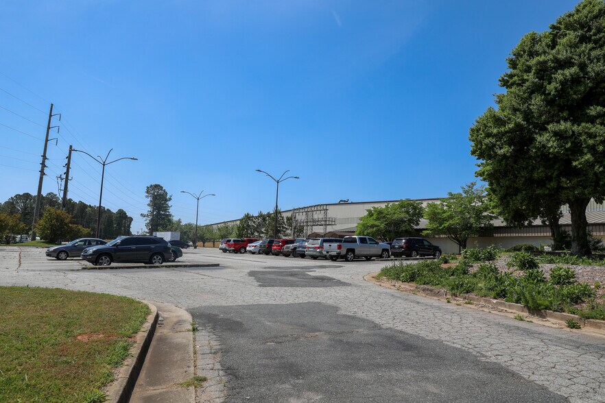 More Photos Of 24 Herring Rd, Newnan Warehouse For Sale