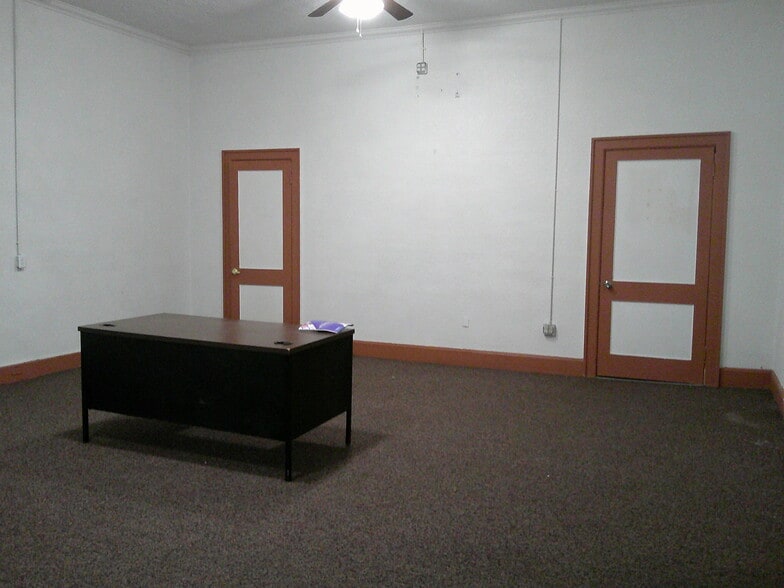 More Photos Of 970 McDonald St, Waycross Flex For Sale