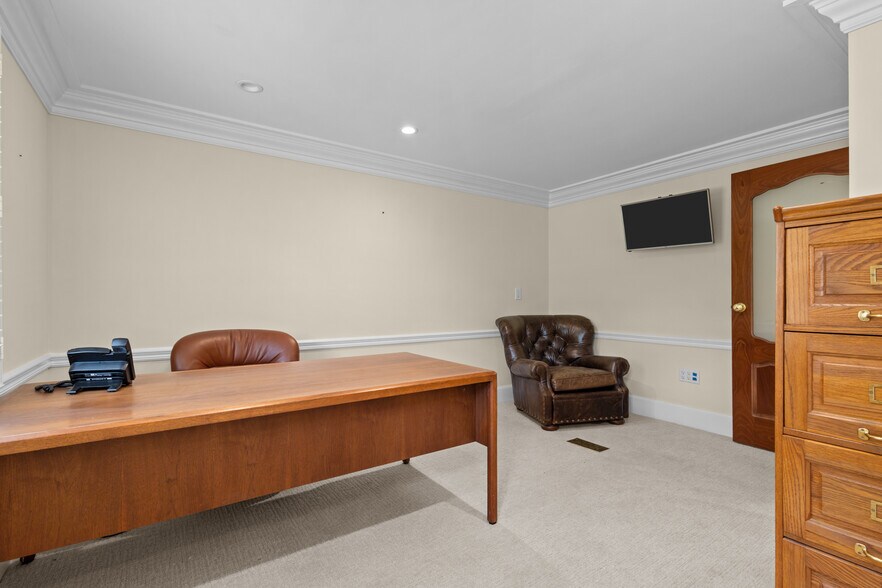 More Photos Of 2695 Hartford Ave, Johnston Office For Lease