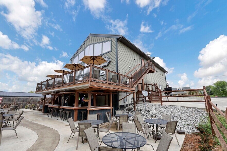 More Photos Of 14675 Zion Rd, Thornville Restaurant For Sale