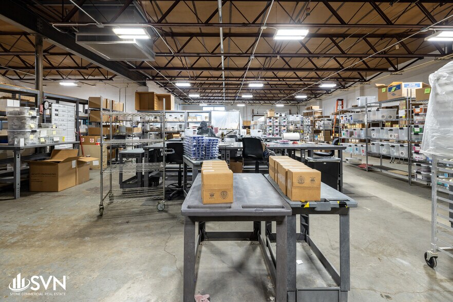 More Photos Of 330 Midland Pl, Lexington Warehouse For Lease