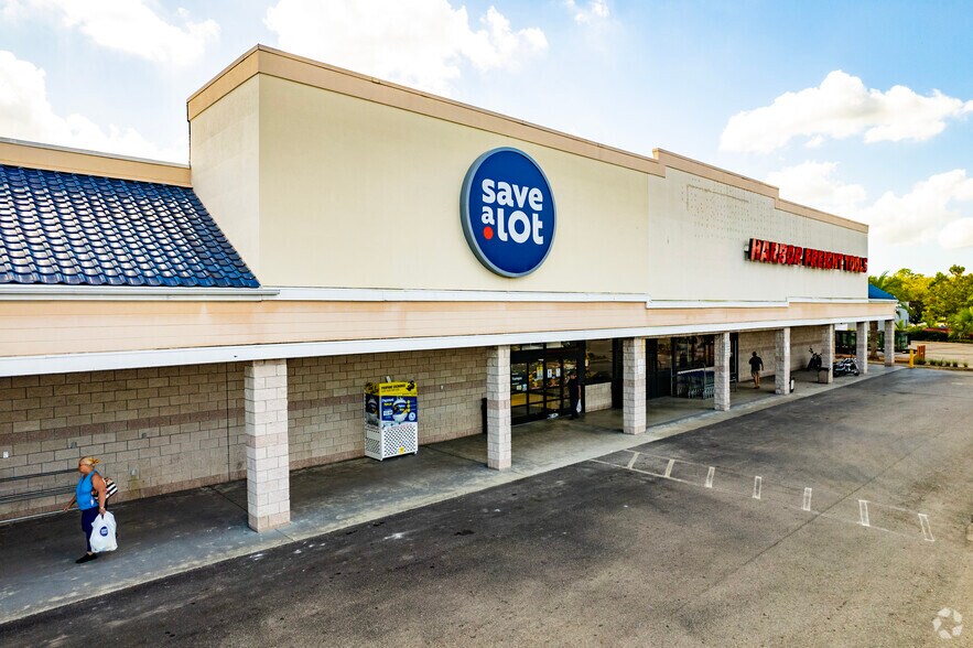 More Photos Of 102-163 W Fletcher Ave, Tampa Unknown For Lease