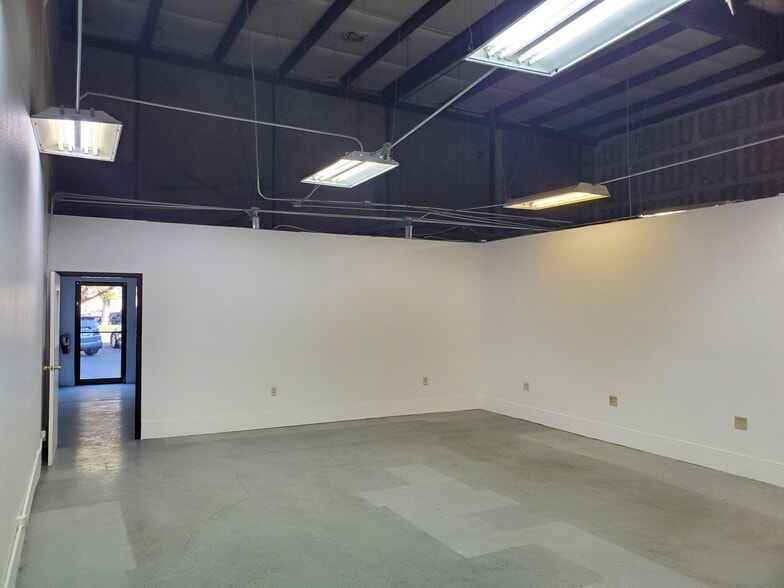 More Photos Of 131-137 Coney Island Dr, Sparks Warehouse For Lease
