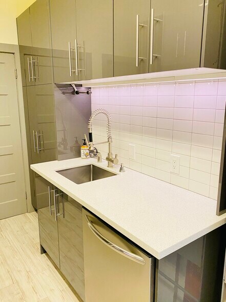 More Photos Of 18-20 N Santa Cruz Ave, Los Gatos Office For Lease