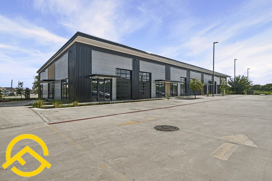 More Photos Of 300 Co Rd 199, Hutto Flex For Lease