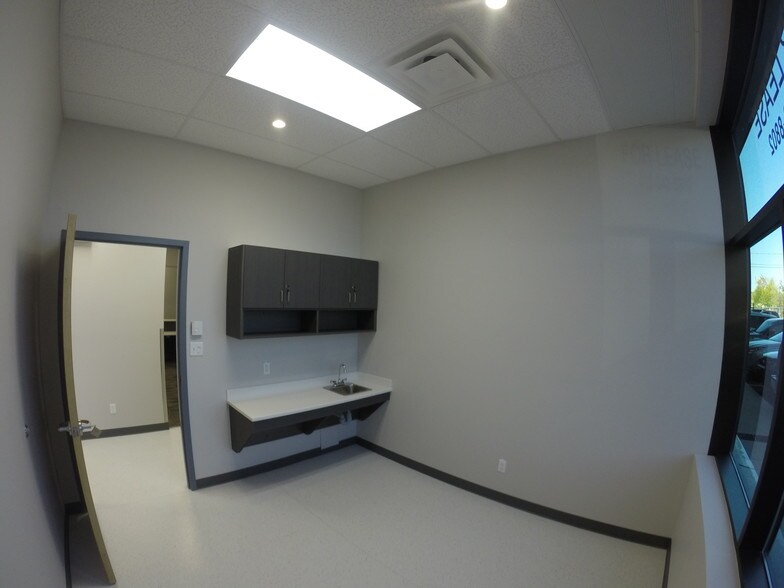 More Photos Of 4309 52 Ave, Red Deer Medical For Lease