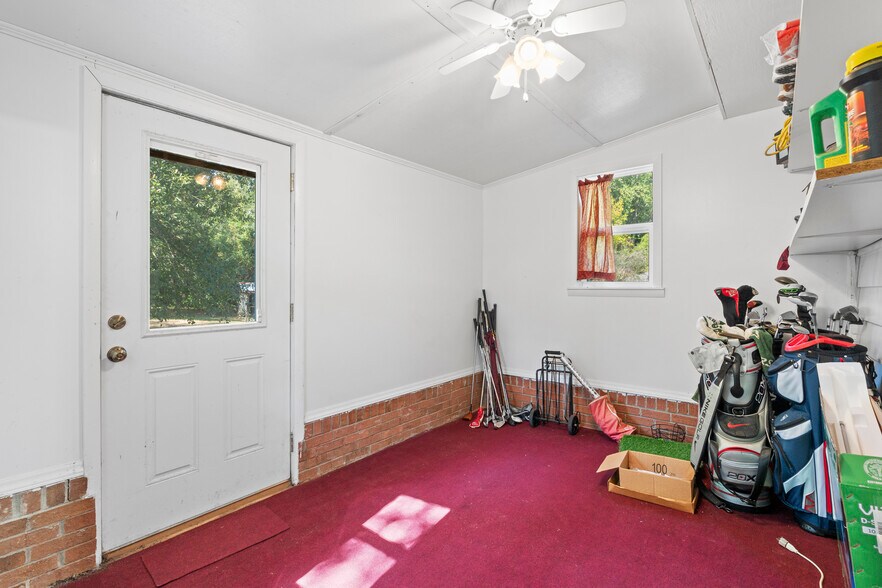 More Photos Of 104 Round Knob Rd, Lexington Office For Sale