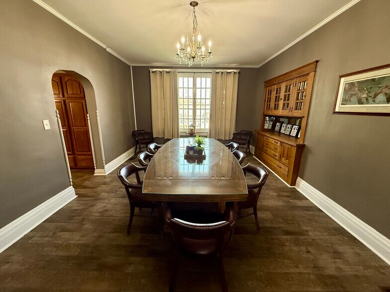 More Photos Of 403 George St, Aurora Office For Sale