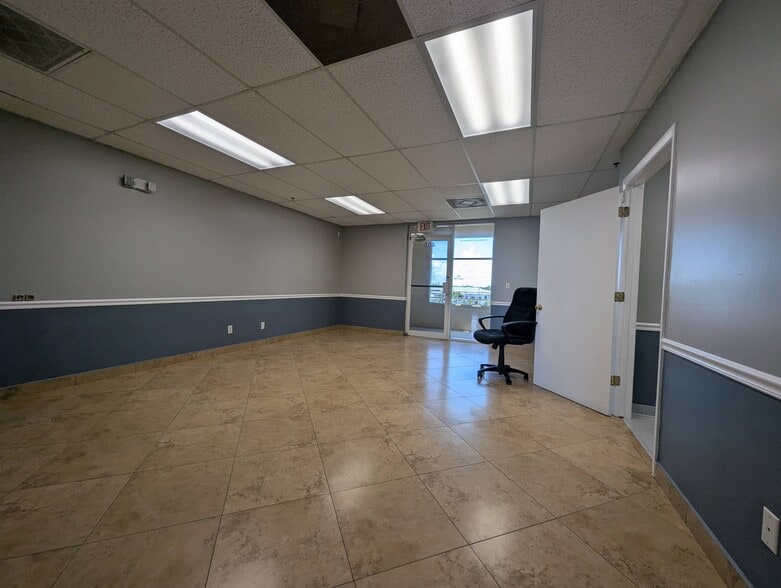 More Photos Of 701 NW Federal Hwy, Stuart Medical For Lease