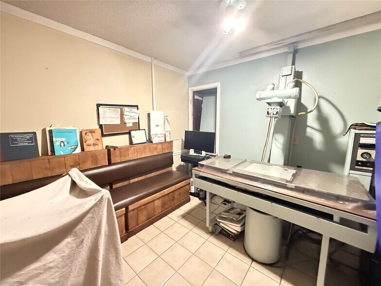 More Photos Of 1631 W Bay Dr, Largo Unknown For Lease