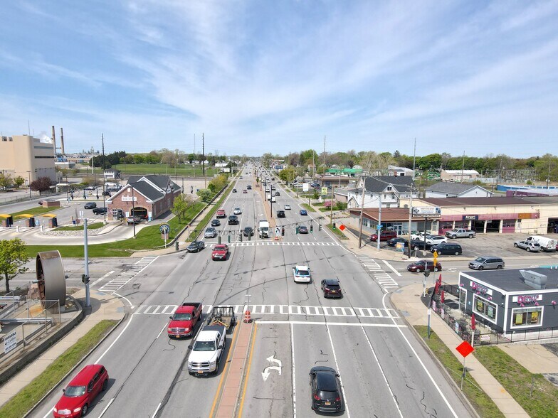 More Photos Of 668 Ridge Rd W, Rochester Unknown For Lease