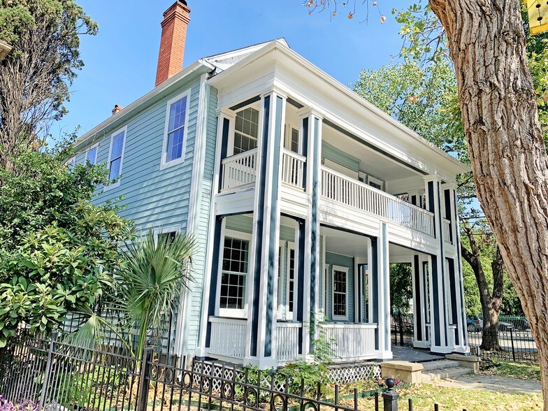 More Photos Of 127 Lewis St, San Antonio Office For Sale