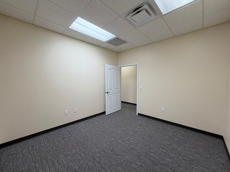 More Photos Of 3107 Medical Way, Sebring Office For Lease