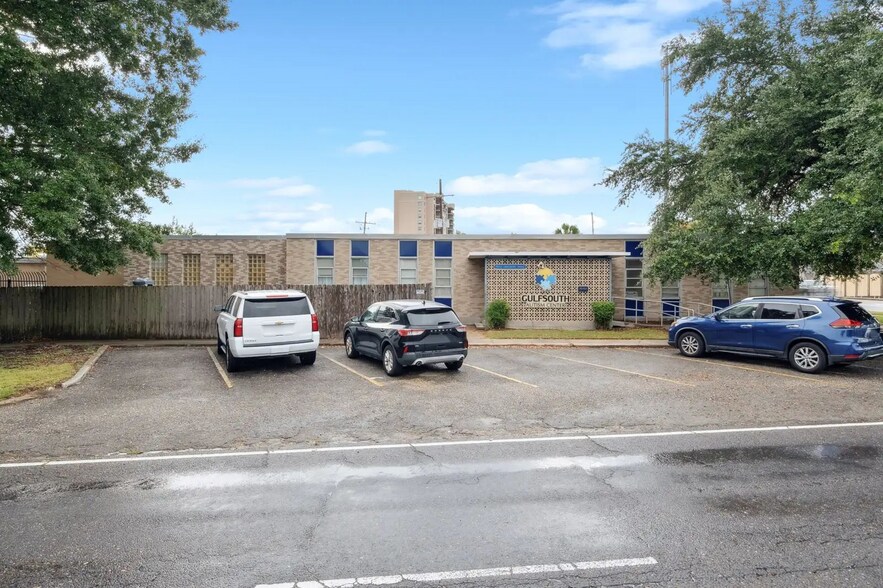 More Photos Of 7252 Lakeshore Dr, New Orleans Office For Lease