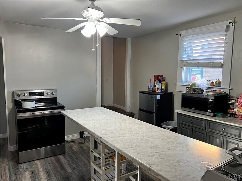 More Photos Of 461 S Main St, North Syracuse Office For Sale