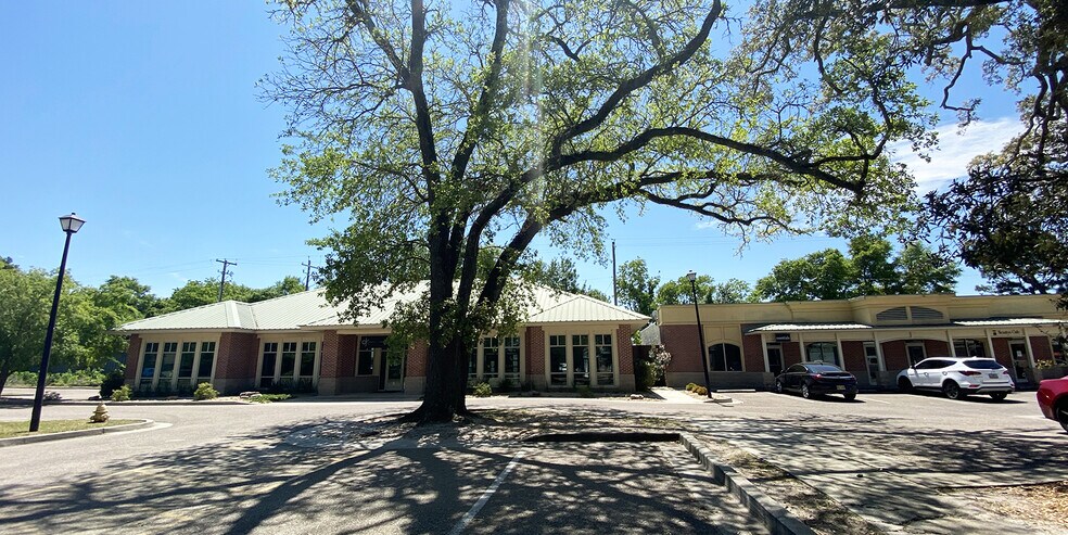 More Photos Of 360 Courthouse Rd, Gulfport Freestanding For Sale