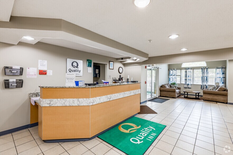 More Photos Of 2049 Leesburg Grove City Rd, Mercer Hotel For Sale