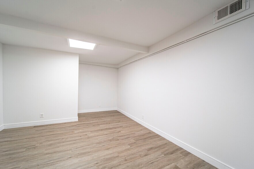 More Photos Of 1230 N Jefferson St, Anaheim Light Distribution For Sale