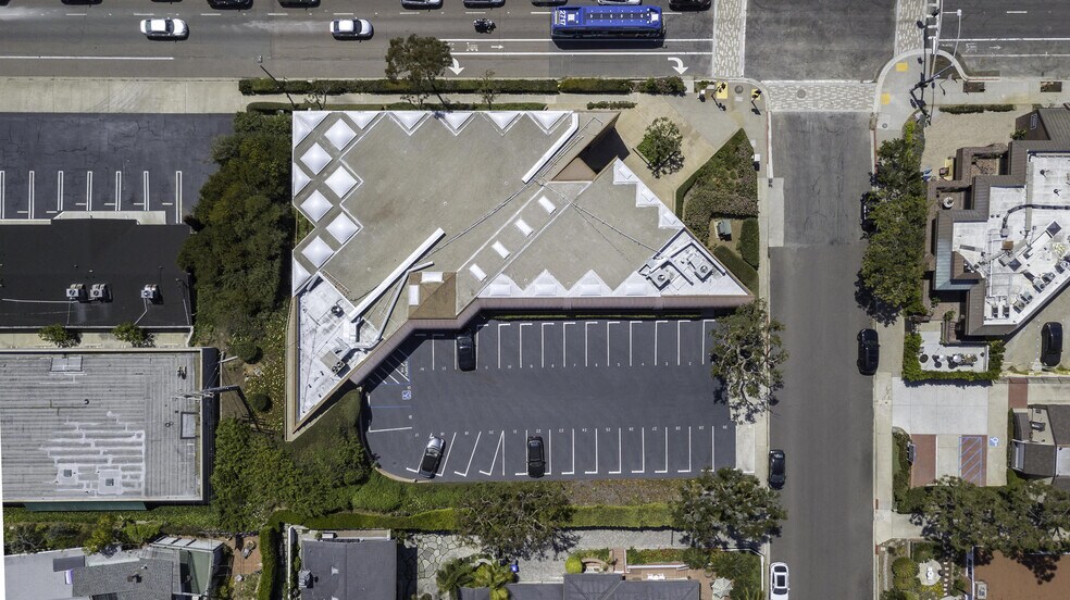 More Photos Of 853 Camino del Mar, Del Mar Office For Sale