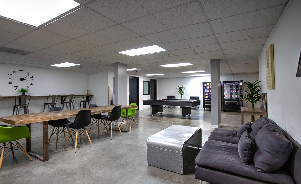 More Photos Of 151-153 W Rosecrans Ave, Gardena Warehouse For Lease