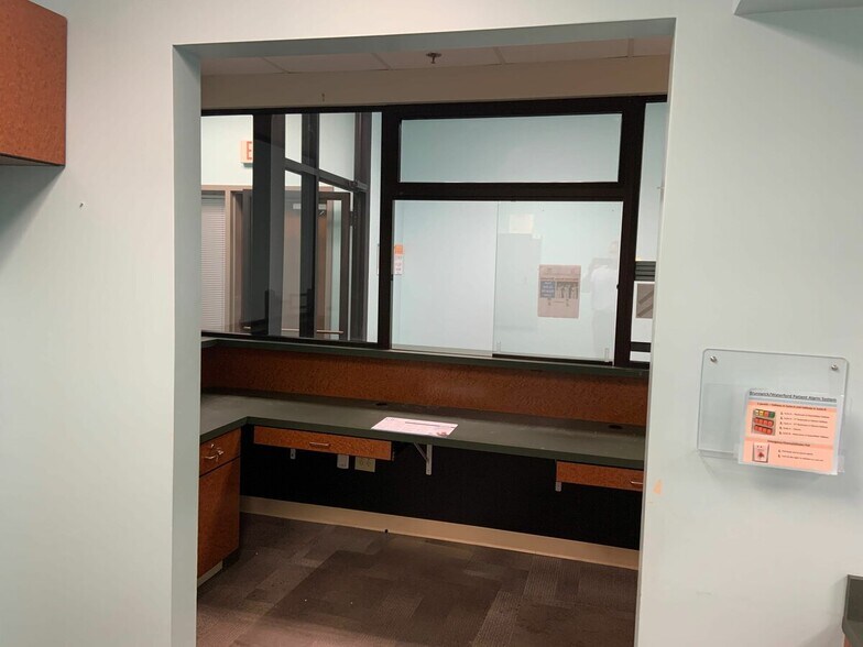 More Photos Of 509 Olde Waterford Way, Leland Office For Lease