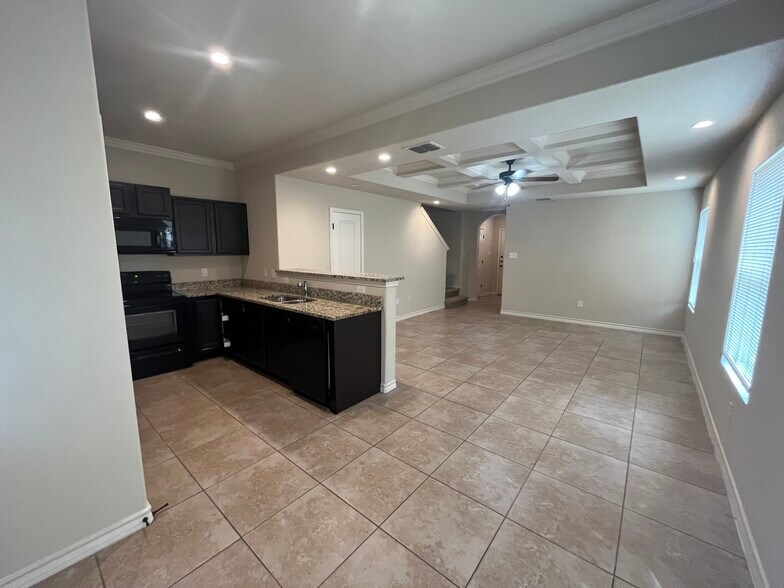 More Photos Of 7014 Donovan Way, San Antonio Apartments For Sale