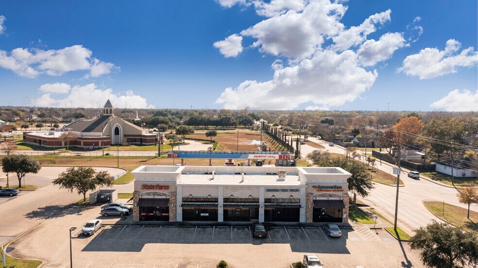 More Photos Of 11799 Beechnut St, Houston Freestanding For Lease