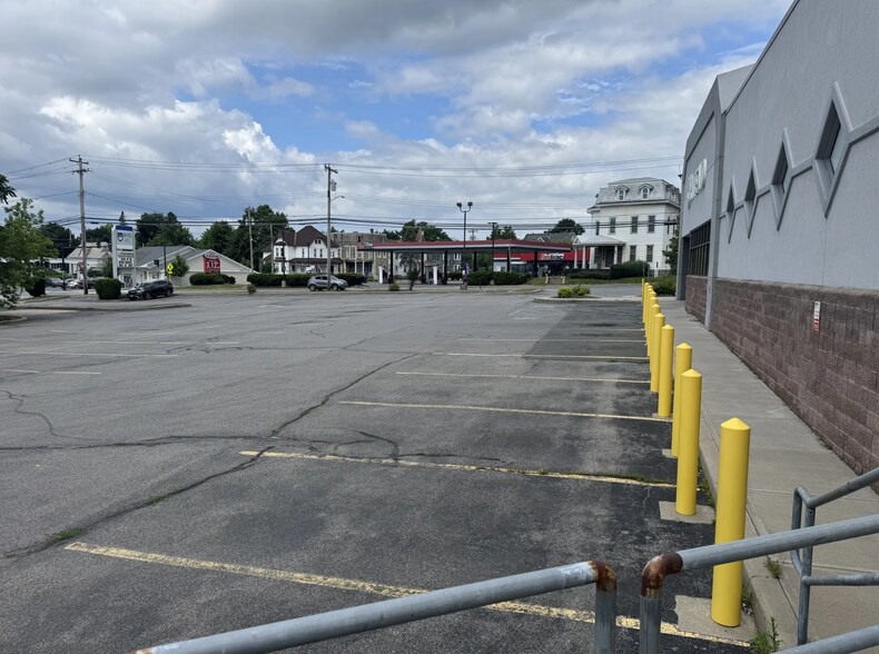 More Photos Of 149 Market St, Amsterdam Drugstore For Lease