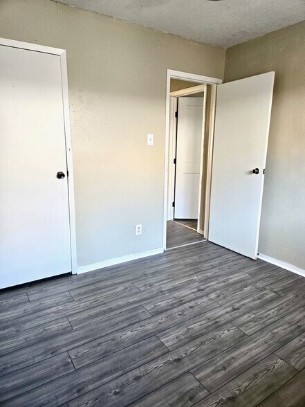 More Photos Of 1400 N Saint Marys St, Beeville Apartments For Sale