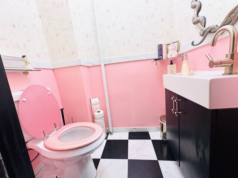 More Photos Of 192 Orchard St, New York Apartments For Lease