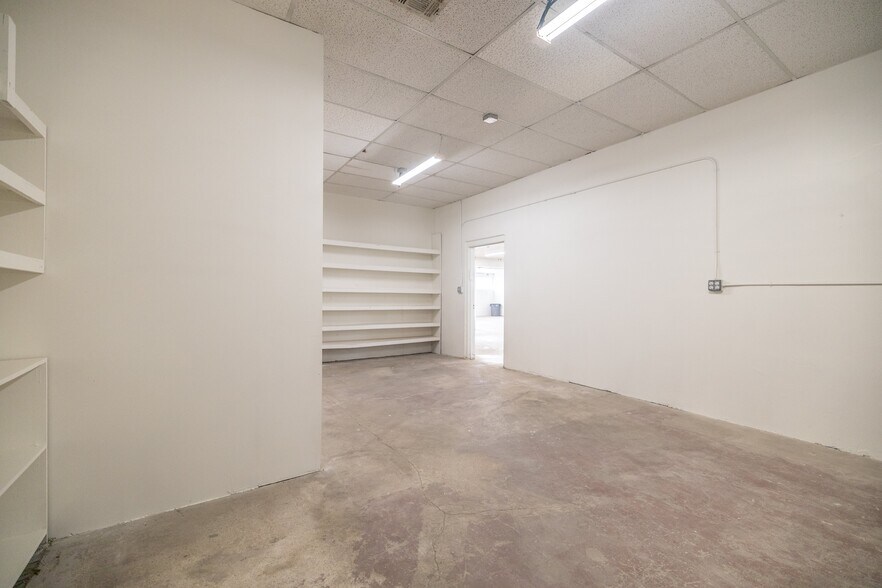 More Photos Of 2423 W Campbell Ave, Phoenix Warehouse For Sale