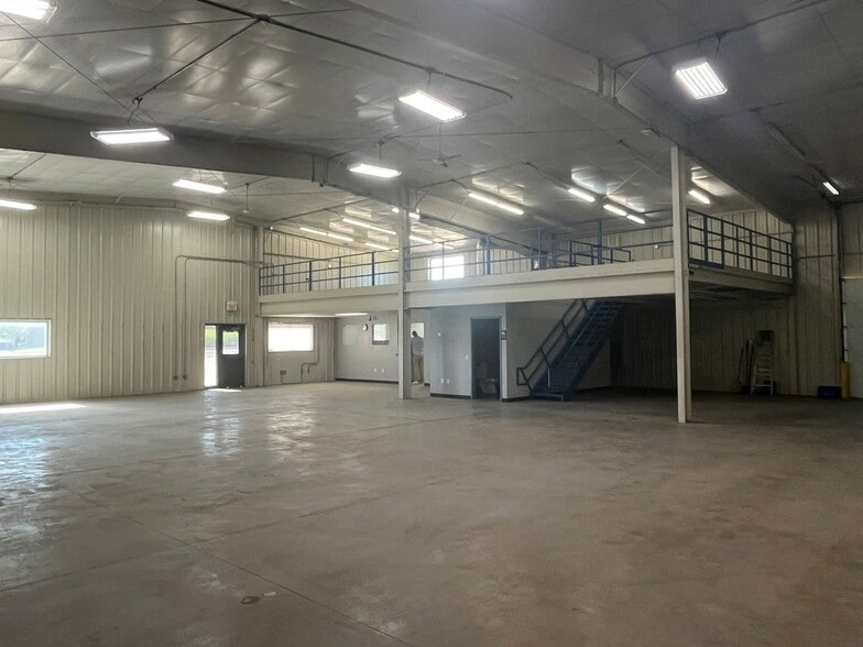 More Photos Of 7001 S Sooner Rd, Oklahoma City Warehouse For Sale