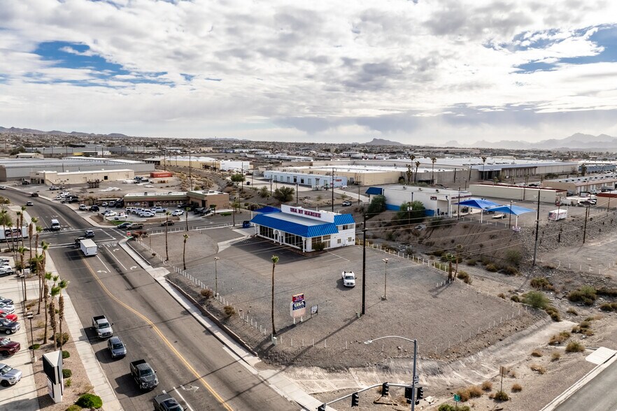 More Photos Of 951 Lake Havasu Ave N, Lake Havasu City Showroom For Sale