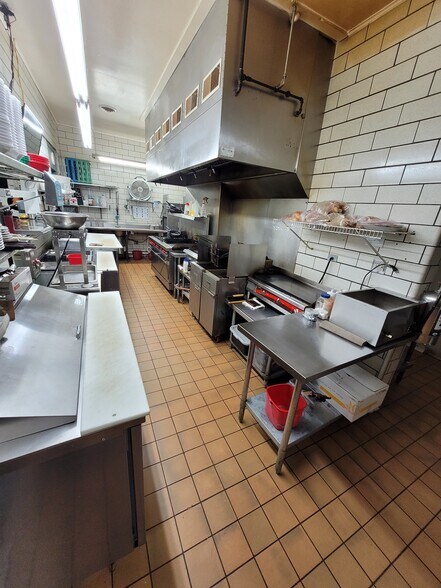 More Photos Of 615 E 3rd St, Kimball Restaurant For Sale